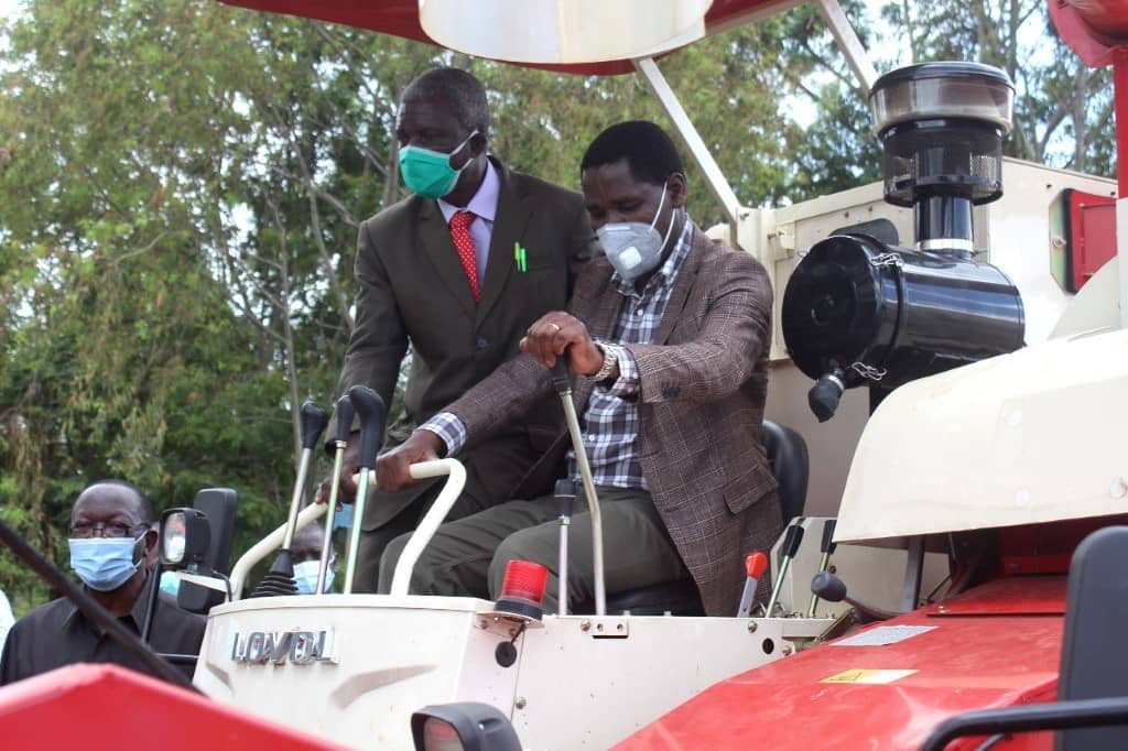 busia-rice-farmers-receive-modern-machines-to-increase-production